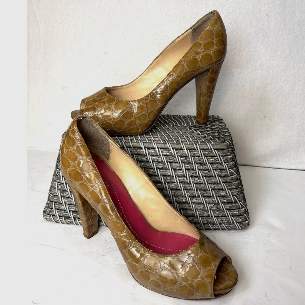 Authentic Kate Spade New York Georgia Croc peep toe pumps heels Gold Italy 8B